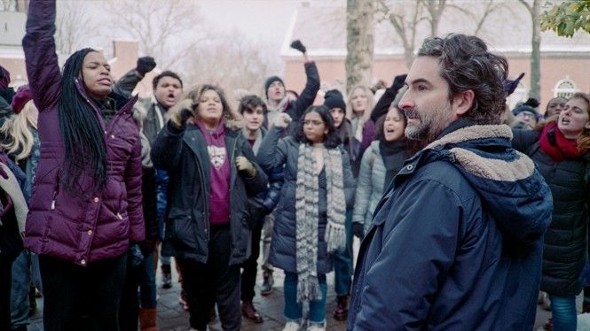 [18] »Att kliniskt operera ut Marko ur Snabba cash och transplantera honom i en dramedy«